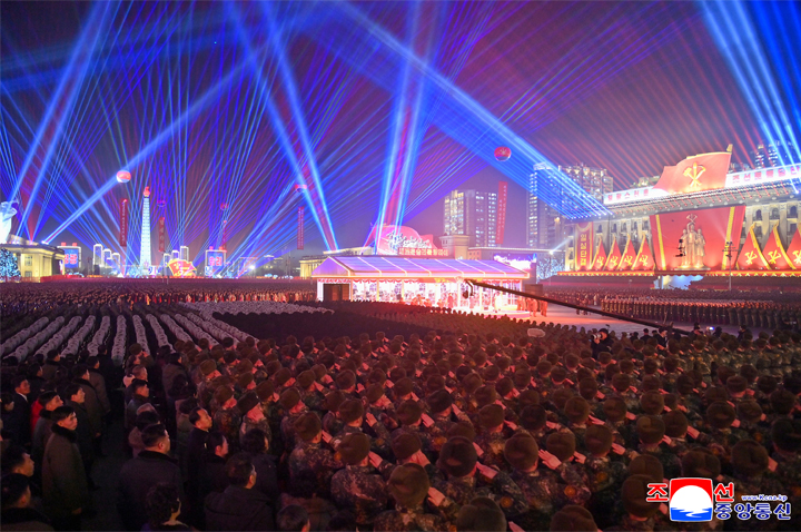 16-《새로운 승리를 향하여》(조선로동당 제9차대회 뜻깊게 기념)